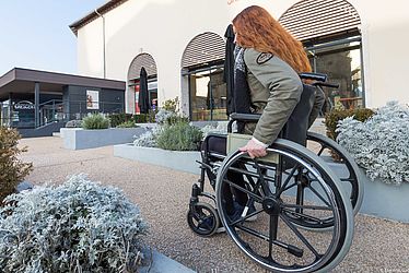 Accès des Halles Saint-Pierre aux personnes à mobilité réduite