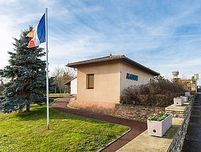 La mairie de Saint-Jean-le-Priche - Agrandir l'image (fenêtre modale)