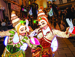 Spectacle de rue proposé dans le cadre de Contes et Lumières - Agrandir l'image (fenêtre modale)