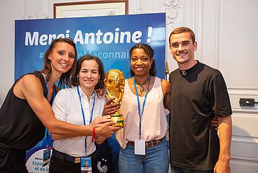 Les champions Mâconnais Barbara Barthet, Sandrine Martinet-Aurières, Maryvonne Icarre et Antoine Griezmann