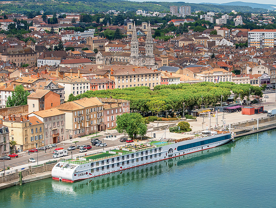 Bateau de croisière quai des Marans - Agrandir l'image (fenêtre modale)