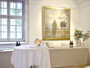 Vue de l'interieur du musée pendant un vernissage - Agrandir l'image (fenêtre modale)