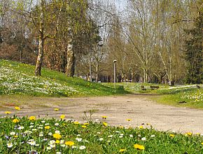 Les allées fleuries et ombragées du Parc Nord - Agrandir l'image (fenêtre modale)