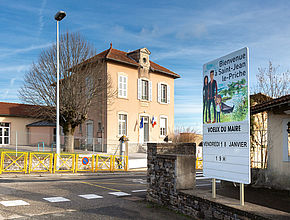 L'école de Saint-Jean-le-Priche - Agrandir l'image (fenêtre modale)