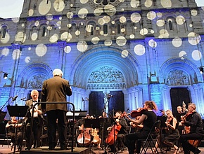 Festival Les nuits d'été à Mâcon avec l'orchestre symphonique de Mâcon place Saint-Pierre - Agrandir l'image (fenêtre modale)